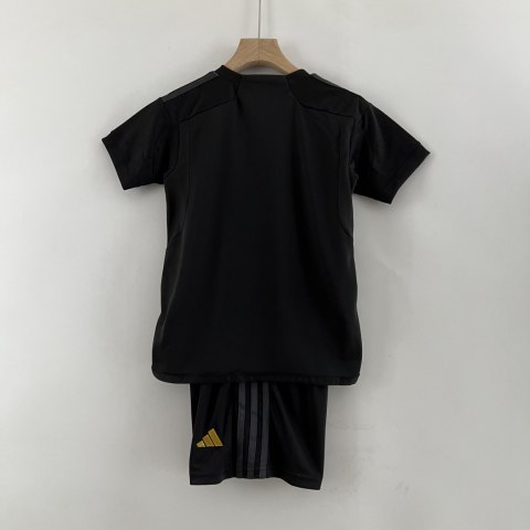 Piłkarski Komplet Dziecięcy Real Madryt 2023/2024 Away Piłkarski Komplet Dziecięcy Real Madryt 2023/2024 Away