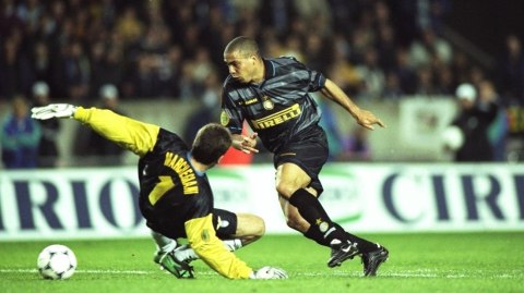 Koszulka Piłkarska Inter Mediolan 1997/98 Retro UEFA FINAL Koszulka Piłkarska Inter Mediolan 1997/98 Retro UEFA FINAL