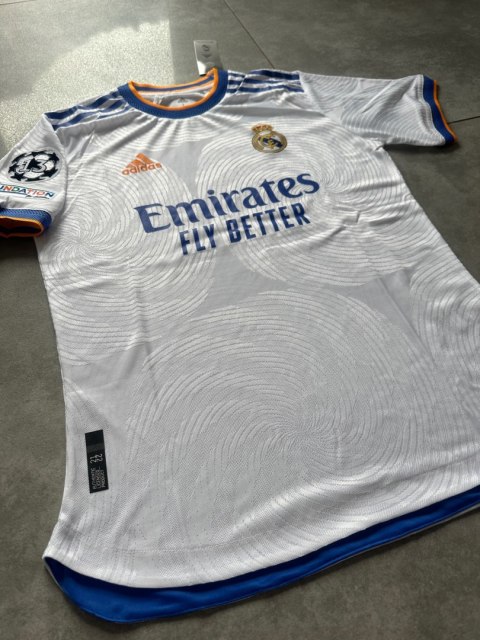 Koszulka Piłkarska Real Madryt 2021/22 Retro Koszulka Piłkarska Real Madryt 2021/22 Retro