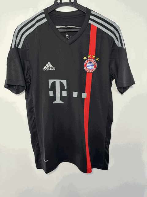 Koszulka Piłkarska Bayern Monachium 2014/2015 Away Retro Koszulka Piłkarska Bayern Monachium 2014/2015 Away Retro