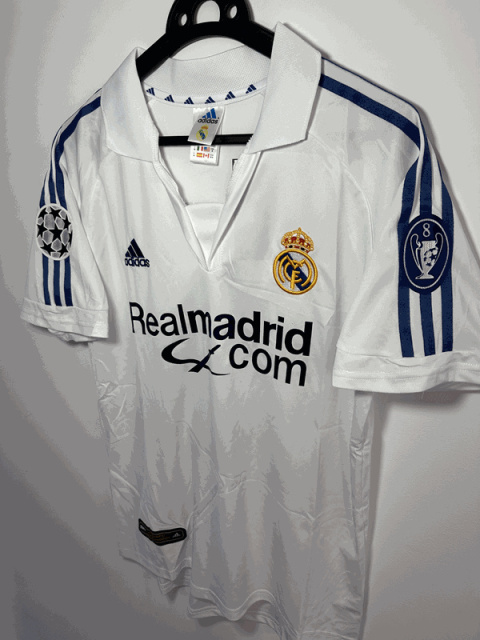 Koszulka Piłkarska Real Madryt 2001/2002 Retro Koszulka Piłkarska Real Madryt 2001/2002 Retro
