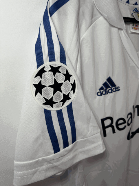 Koszulka Piłkarska Real Madryt 2001/2002 Retro Koszulka Piłkarska Real Madryt 2001/2002 Retro