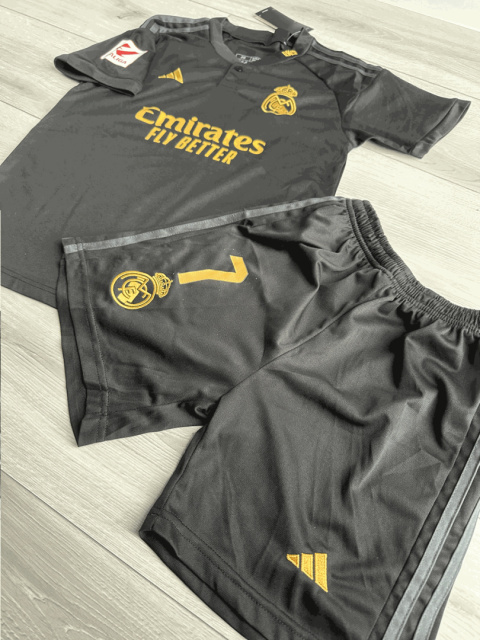 Piłkarski Komplet Dziecięcy Real Madryt 2023/2024 Away Piłkarski Komplet Dziecięcy Real Madryt 2023/2024 Away