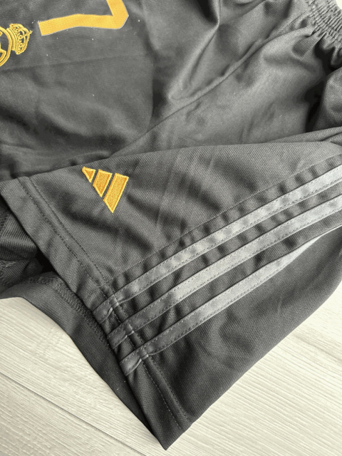 Piłkarski Komplet Dziecięcy Real Madryt 2023/2024 Away Piłkarski Komplet Dziecięcy Real Madryt 2023/2024 Away