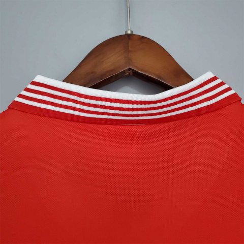 Koszulka Piłkarska Manchester United 1977 Retro Koszulka Piłkarska Manchester United 1977 Retro