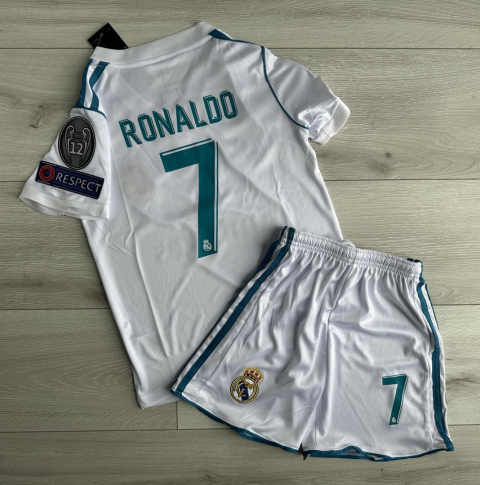 Komplet Piłkarski Dziecięcy Real Madryt 2017/2018 Retro, Ronaldo Komplet Piłkarski Dziecięcy Real Madryt 2017/2018 Retro, Ronaldo