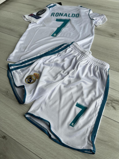 Komplet Piłkarski Dziecięcy Real Madryt 2017/2018 Retro, Ronaldo Komplet Piłkarski Dziecięcy Real Madryt 2017/2018 Retro, Ronaldo