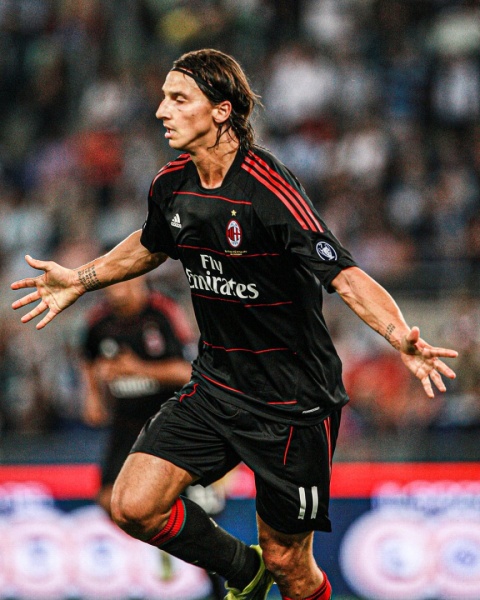 Koszulka Piłkarska AC Milan 2010/2011 3rd Retro Koszulka Piłkarska AC Milan 2010/2011 3rd Retro