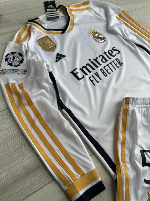 Piłkarski Komplet Dziecięcy Real Madryt 2023/2024 Home Długi Rękaw, Bellingham, Vini Jr Piłkarski Komplet Dziecięcy Real Madryt 2023/2024 Home Długi Rękaw, Bellingham, Vini Jr
