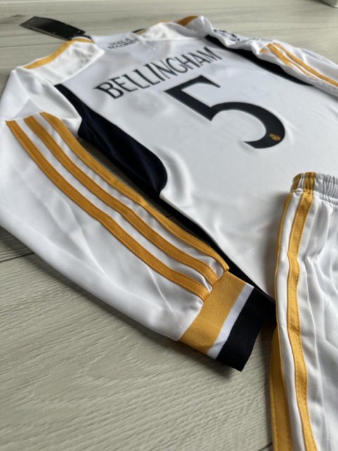 Piłkarski Komplet Dziecięcy Real Madryt 2023/2024 Home Długi Rękaw, Bellingham, Vini Jr Piłkarski Komplet Dziecięcy Real Madryt 2023/2024 Home Długi Rękaw, Bellingham, Vini Jr