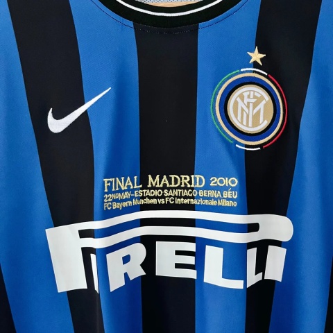 Koszulka Piłkarska Inter Mediolan 2009/2010 Home Dł. Rękaw Retro, Milito, Sneijder, Eto'o Koszulka Piłkarska Inter Mediolan 2009/2010 Home Dł. Rękaw Retro, Milito, Sneijder, Eto'o