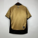 Koszulka Piłkarska Manchester United 2001/2002 100th Anniversary Gold Retro, Beckham, van Nistelrooy, Scholes Koszulka Piłkarska Manchester United 2001/2002 100th Anniversary Gold Retro, Beckham, van Nistelrooy, Scholes
