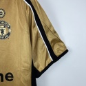 Koszulka Piłkarska Manchester United 2001/2002 100th Anniversary Gold Retro, Beckham, van Nistelrooy, Scholes Koszulka Piłkarska Manchester United 2001/2002 100th Anniversary Gold Retro, Beckham, van Nistelrooy, Scholes