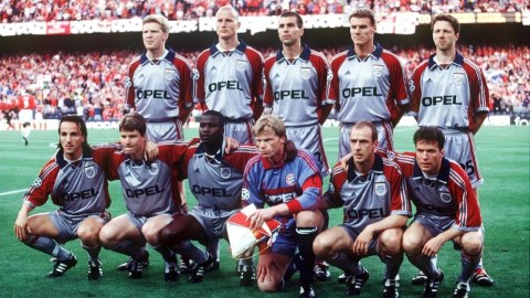 Koszulka Piłkarska Bayern Monachium 1998/1999 Away UCL Final Retro Koszulka Piłkarska Bayern Monachium 1998/1999 Away UCL Final Retro
