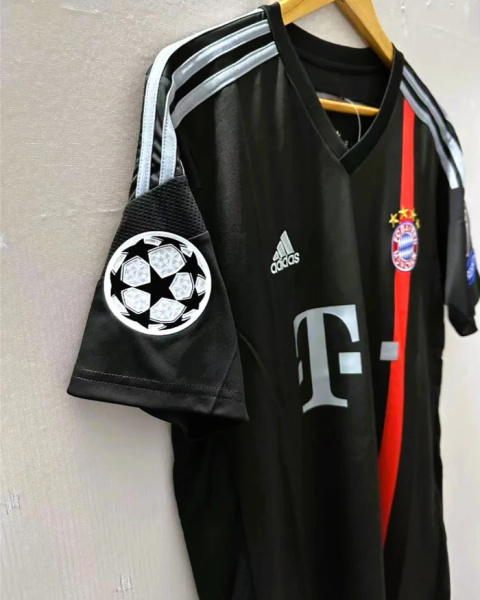 Koszulka Piłkarska Bayern Monachium 2014/2015 Away Retro Koszulka Piłkarska Bayern Monachium 2014/2015 Away Retro