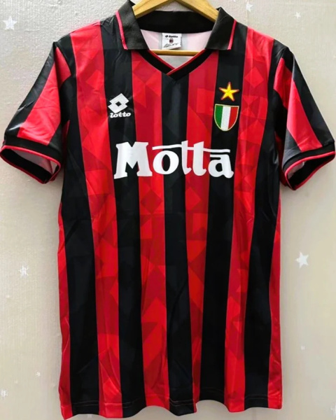 Koszulka Piłkarska AC Milan 1993/1994 Home Retro, van Basten, Baresi, Maldini, Gullit, Rijkaard Koszulka Piłkarska AC Milan 1993/1994 Home Retro, van Basten, Baresi, Maldini, Gullit, Rijkaard