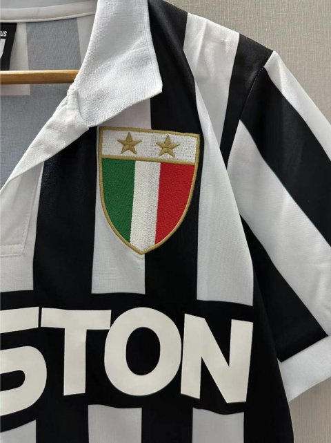 Koszulka Piłkarska Juventus Turyn 1984/1985 Home Retro, Boniek, Platini Koszulka Piłkarska Juventus Turyn 1984/1985 Home Retro, Boniek, Platini