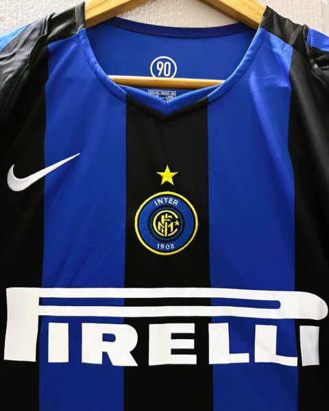 Koszulka Piłkarska Inter Mediolan 2004/2005 Home Retro, Adriano, Vieri Koszulka Piłkarska Inter Mediolan 2004/2005 Home Retro, Adriano, Vieri