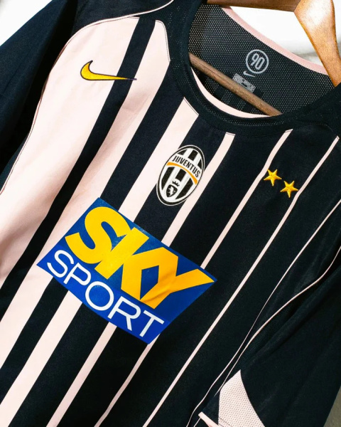 Koszulka Piłkarska Juventus Turyn 2004/2005 3rd Retro, Del Piero, Ibrahimovic Koszulka Piłkarska Juventus Turyn 2004/2005 3rd Retro, Del Piero, Ibrahimovic