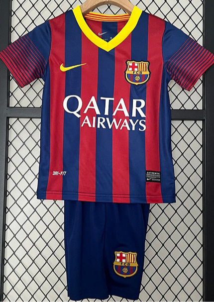 Piłkarski Komplet Strój Dziecięcy FC Barcelona 20132014 Home Retro, Messi, Neymar Jr Piłkarski Komplet Strój Dziecięcy FC Barcelona 20132014 Home Retro, Messi, Neymar Jr