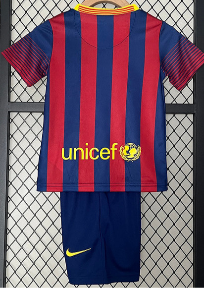 Piłkarski Komplet Strój Dziecięcy FC Barcelona 20132014 Home Retro, Messi, Neymar Jr Piłkarski Komplet Strój Dziecięcy FC Barcelona 20132014 Home Retro, Messi, Neymar Jr