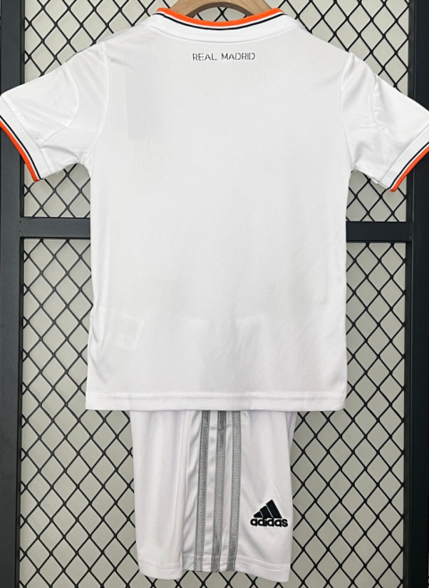 Piłkarski Komplet Strój Dziecięcy Real Madryt 20132014 Home Retro, Ronaldo Piłkarski Komplet Strój Dziecięcy Real Madryt 20132014 Home Retro, Ronaldo