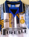 Koszulka Piłkarska Inter Mediolan 1996/1997 Away Retro, Roberto Carlos, Zanetti, Djorkaeff Koszulka Piłkarska Inter Mediolan 1996/1997 Away Retro, Roberto Carlos, Zanetti, Djorkaeff