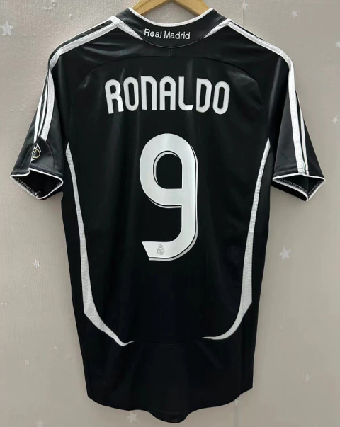 Koszulka Real Madryt 2006/2007 Away Retro, Ronaldo, Beckham, Roberto Carlos Koszulka Real Madryt 2006/2007 Away Retro, Ronaldo, Beckham, Roberto Carlos