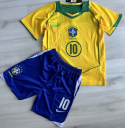 Piłkarski Komplet Strój Dziecięcy Brazylia 2004 Home Retro, Ronaldinho, Ronaldo Piłkarski Komplet Strój Dziecięcy Brazylia 2004 Home Retro, Ronaldinho, Ronaldo