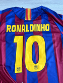 Piłkarski Komplet Strój Dziecięcy FC Barcelona 2005/2006 Home Retro, Ronaldinho, Messi Piłkarski Komplet Strój Dziecięcy FC Barcelona 2005/2006 Home Retro, Ronaldinho, Messi