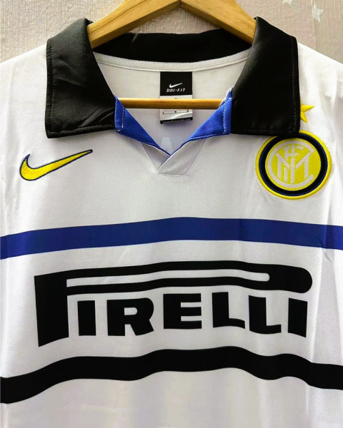Koszulka Piłkarska Inter Mediolan 1998/1999 Away Retro Koszulka Piłkarska Inter Mediolan 1998/1999 Away Retro