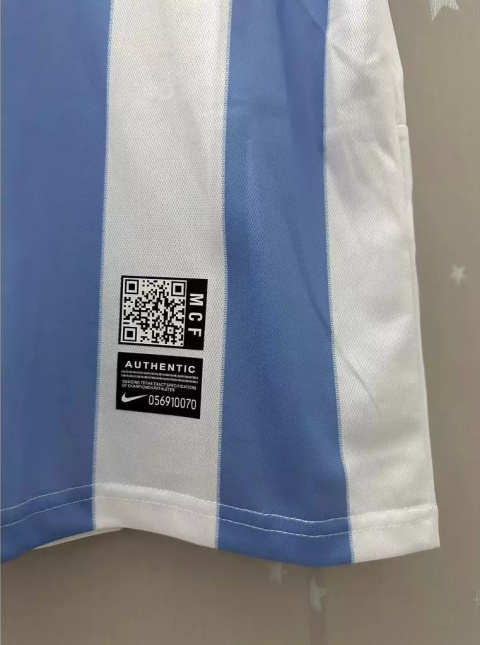 Koszulka piłkarska Malaga 2012/2013 Home Retro, Isco, Joaquin, Julio Baptista Koszulka piłkarska Malaga 2012/2013 Home Retro, Isco, Joaquin, Julio Baptista