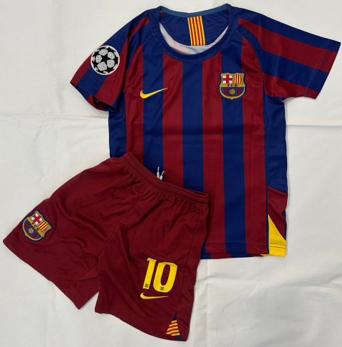 Piłkarski Komplet Strój Dziecięcy FC Barcelona 2005/2006 Home Retro, Ronaldinho, Messi Piłkarski Komplet Strój Dziecięcy FC Barcelona 2005/2006 Home Retro, Ronaldinho, Messi